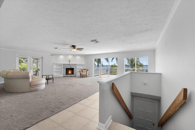 Building Photo - 850 NE Ixora Dr