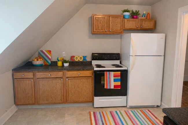 Building Photo - 424 E Maxwell St