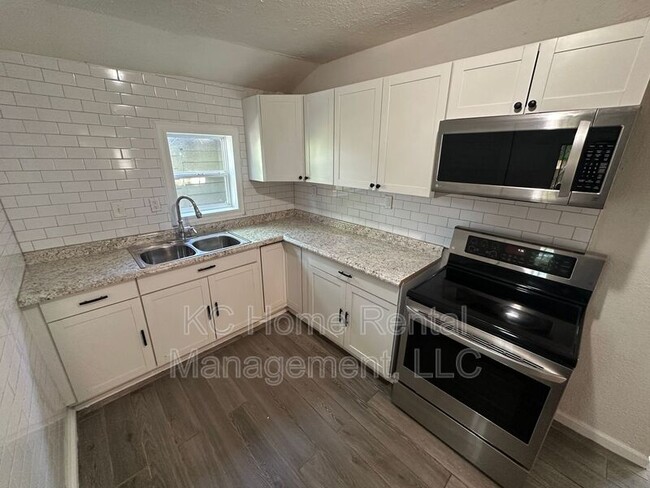 Building Photo - 2316 Spruce Ave