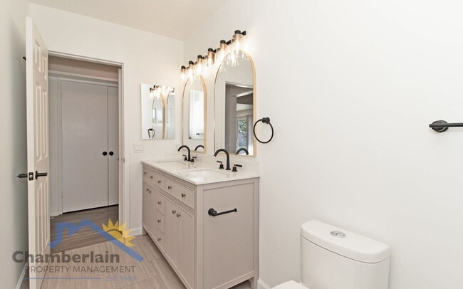 Building Photo - 2 Bedroom/1 Bathroom Coastal Leucadia Duplex!