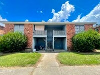 Building Photo - 409 Scotsdale St
