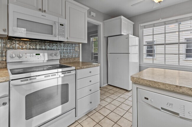 Building Photo - 3915 Linwood Ave