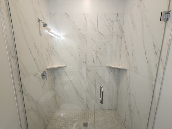 Building Photo - 2406 W Armitage Ave