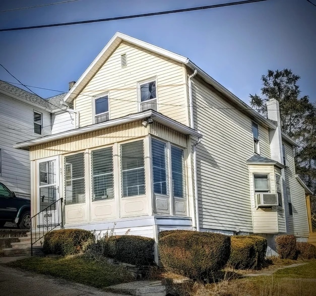 Building Photo - 37 Hurbane St