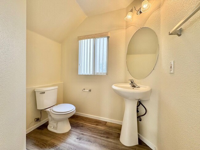 Building Photo - WELCOME TO THIS SPACIOUS 4-BEDROOM, 2.5-BA...