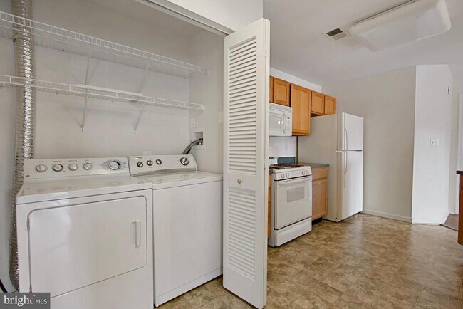 Building Photo - 502 Bradley Ct