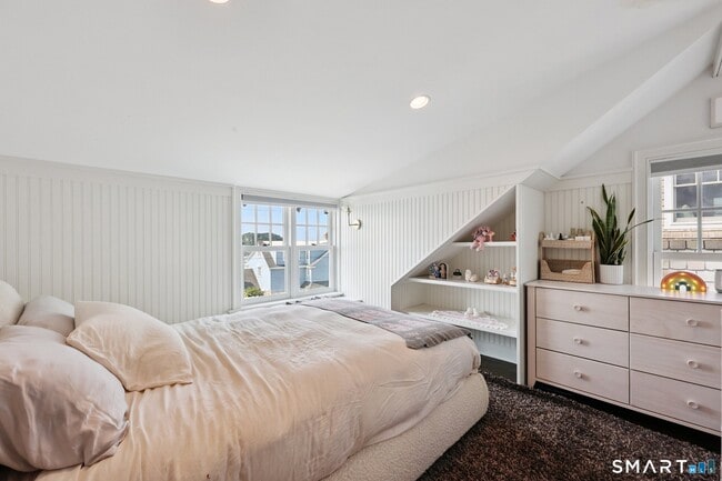 Building Photo - 19 Middle Beach Rd