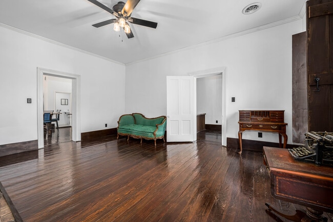 Building Photo - 120 S Cherokee St