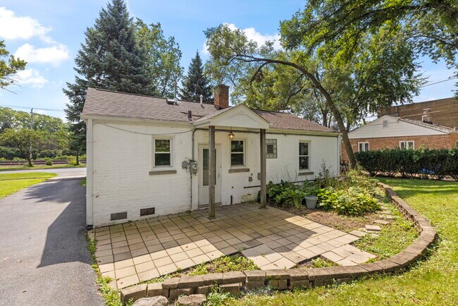 Building Photo - 1335 College Ave