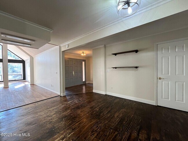 Building Photo - 7 Ash Ct