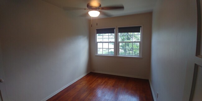 Building Photo - 424 E Freeland St