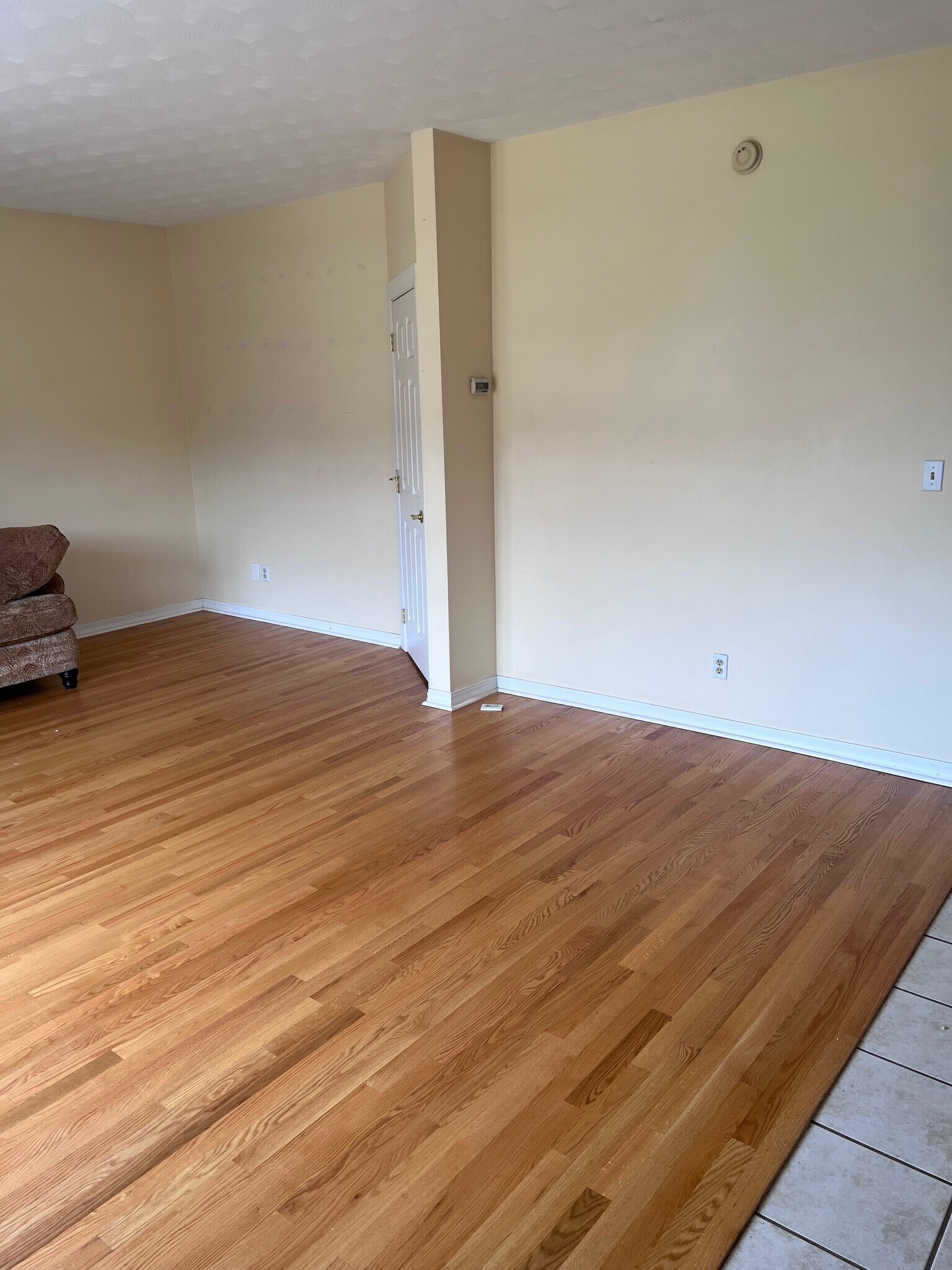 livingroom - 929 Avery Ave