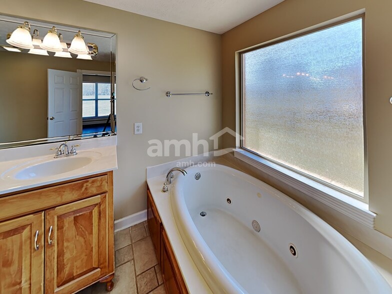 Building Photo - 305 Karlee Dr