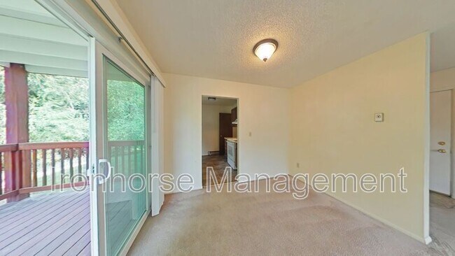 Building Photo - 515 S 15th Ave