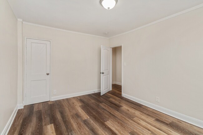 Building Photo - 2915 Oakford Ave