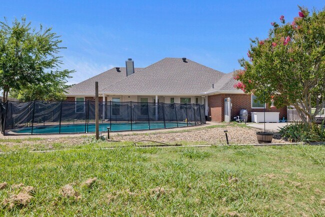 Building Photo - Updated Home with Pool & Shop on 1 acre lot