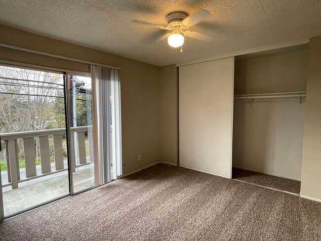 Building Photo - Upstairs Vallejo 1-Bedroom with Newer Carpet & On-Site Laundry