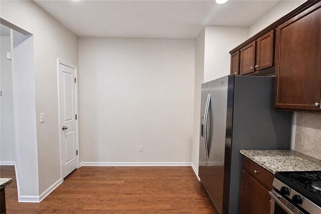 Building Photo - 2132 Greencrest Cir