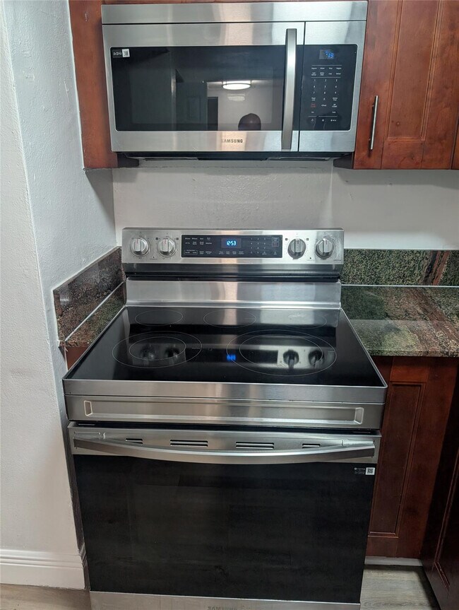 Building Photo - 5820 NW 17th Pl