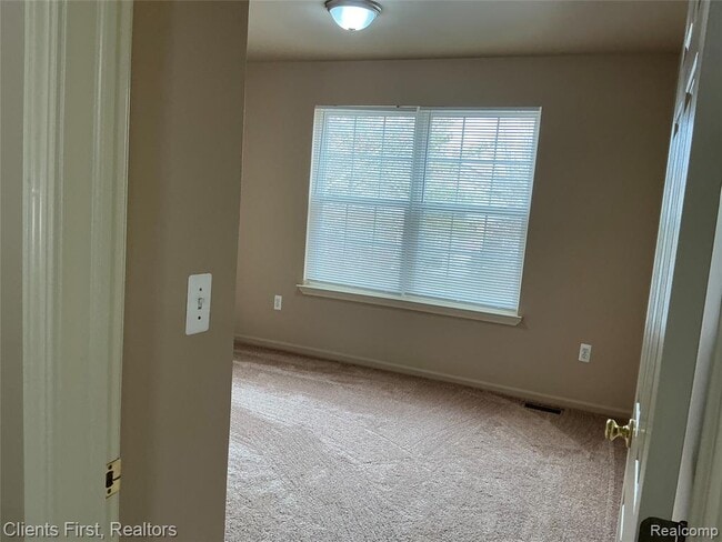 Building Photo - 48161 Nottinghill Ln