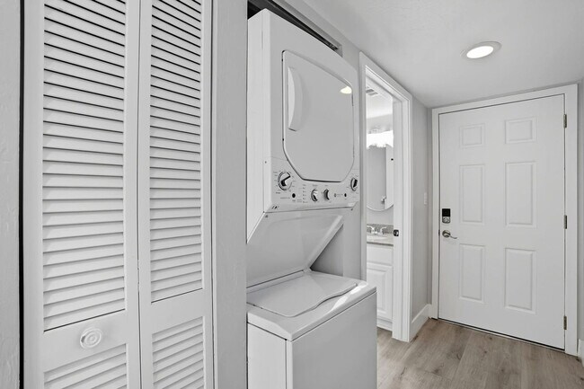 Building Photo - 600 Neapolitan Way