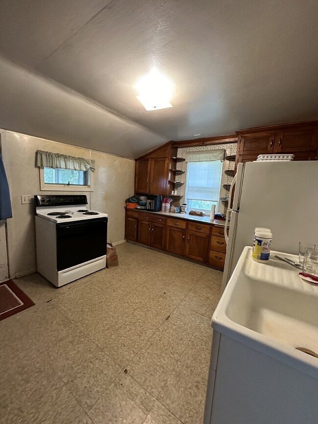 Building Photo - NO SECURITY DEPOSITS Great 3 bed 1 bath no...