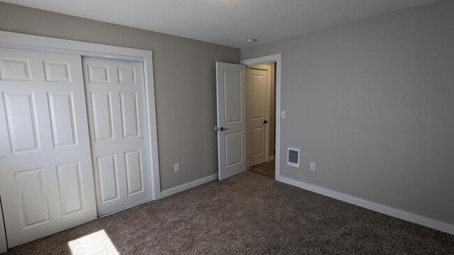 Building Photo - 3965 Hayesville Dr NE