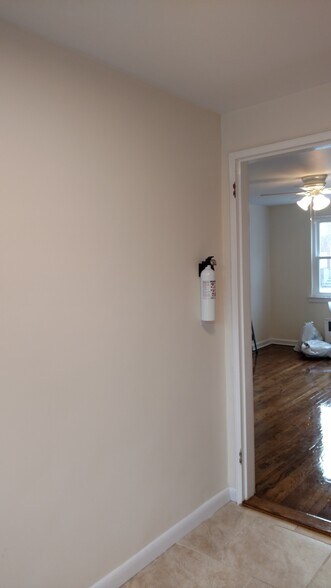 Kitchen fire extinguisher - 6A Carolyn Ter