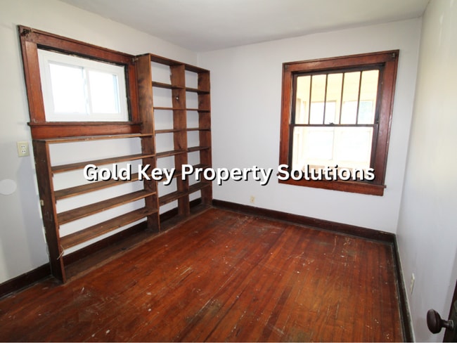 Building Photo - Open Floor Plan 2 BR 1 BA House with Sun P...