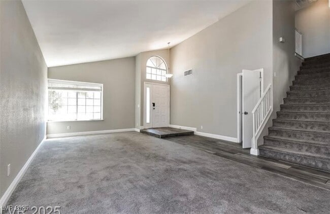 Building Photo - 741 Round Table Dr