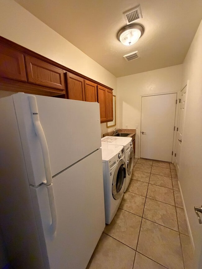 Building Photo - Large Family Home with SOLAR and Landscaping Maintenance Included!!