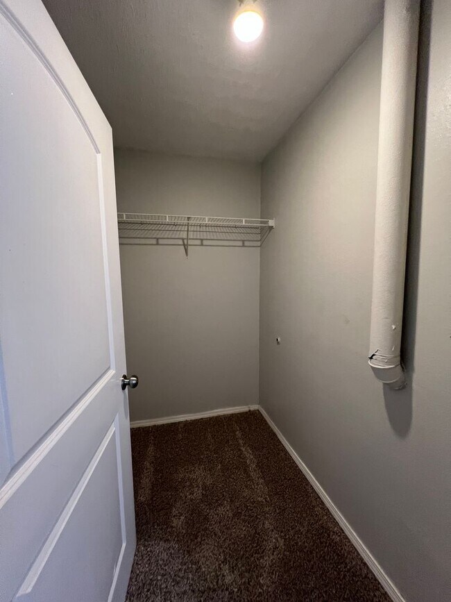 Building Photo - 105 Garden Cir