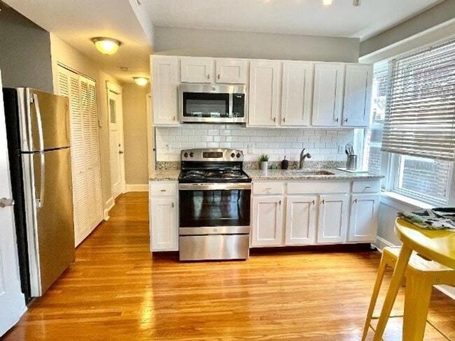 Building Photo - 4557 Flad Ave