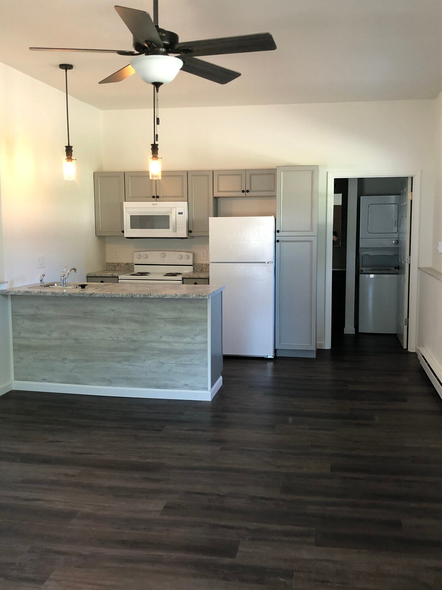 Building Photo - 211 W Mill St