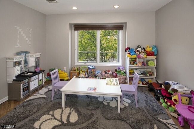 Building Photo - 42 Schindler Terrace