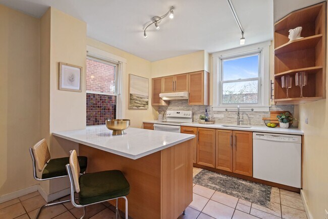 Building Photo - **Price reduction** Spacious 3-Bedroom Hom...