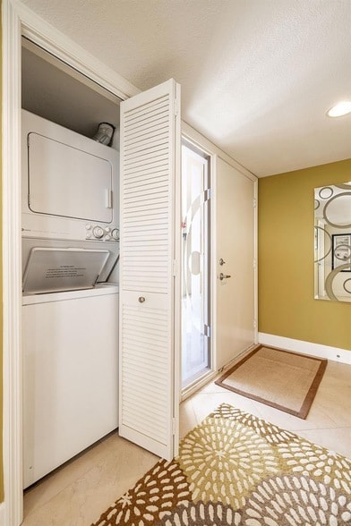 Building Photo - 9425 Blind Pass Rd