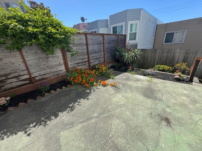 Building Photo - Remodeled 2BR/1BA Single Family Home in Su...