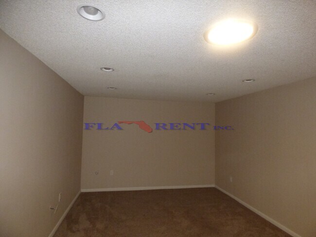 Building Photo - CUTE!  2 BED / 2 BATH CONDO (CASSELBERRY)