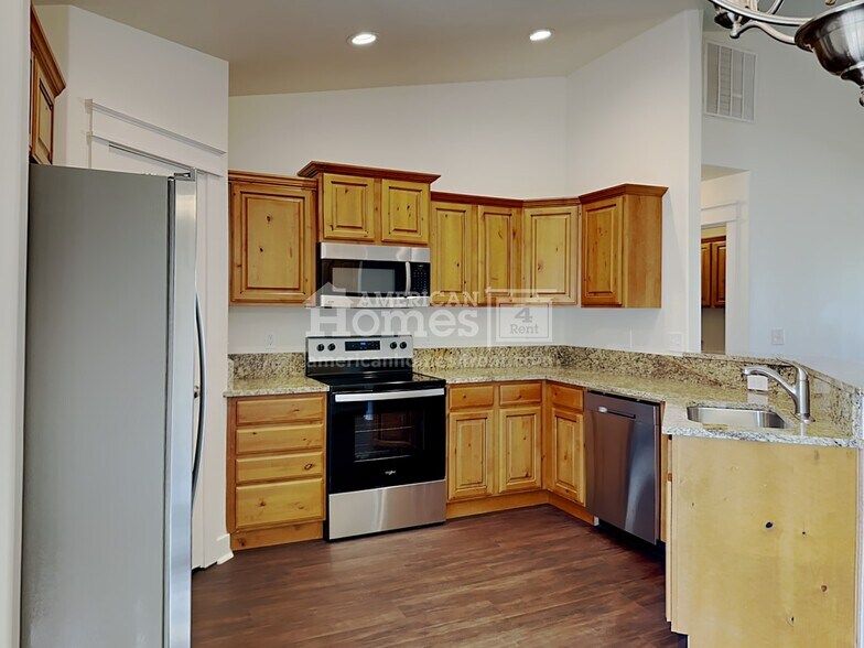 Building Photo - 891 S Threave Ave