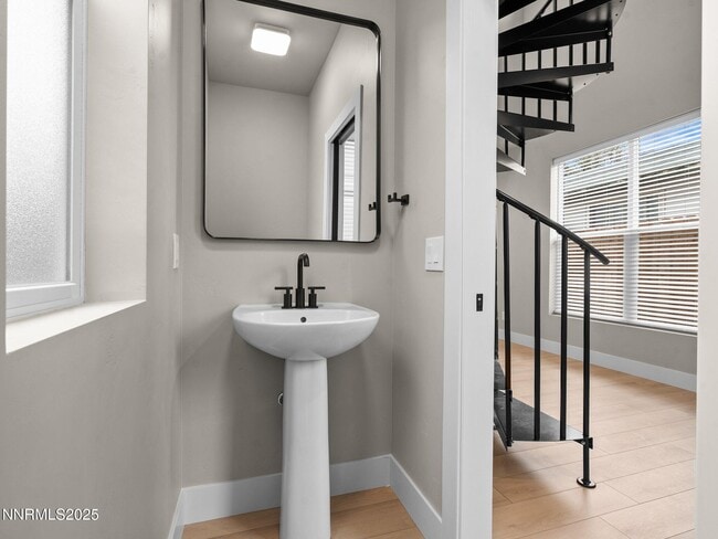 Building Photo - 1846 H St