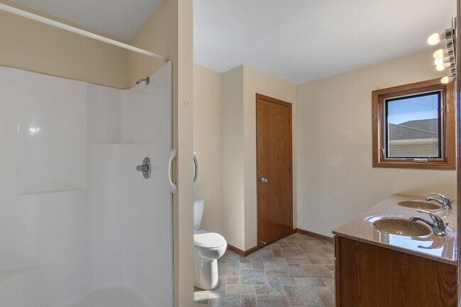 Building Photo - 112 N 5th St