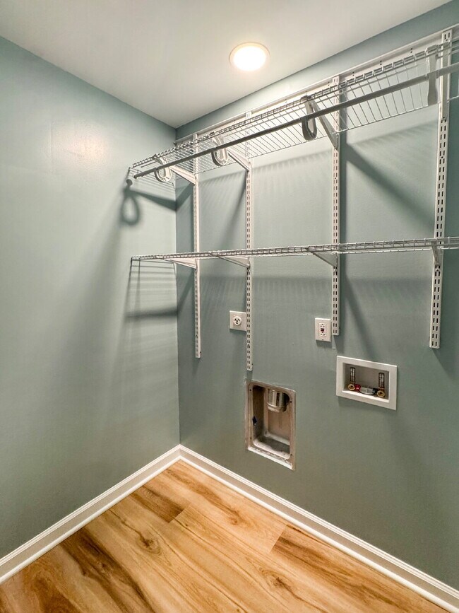 Building Photo - Completely Renovated Duplex with Garage Available For Rent