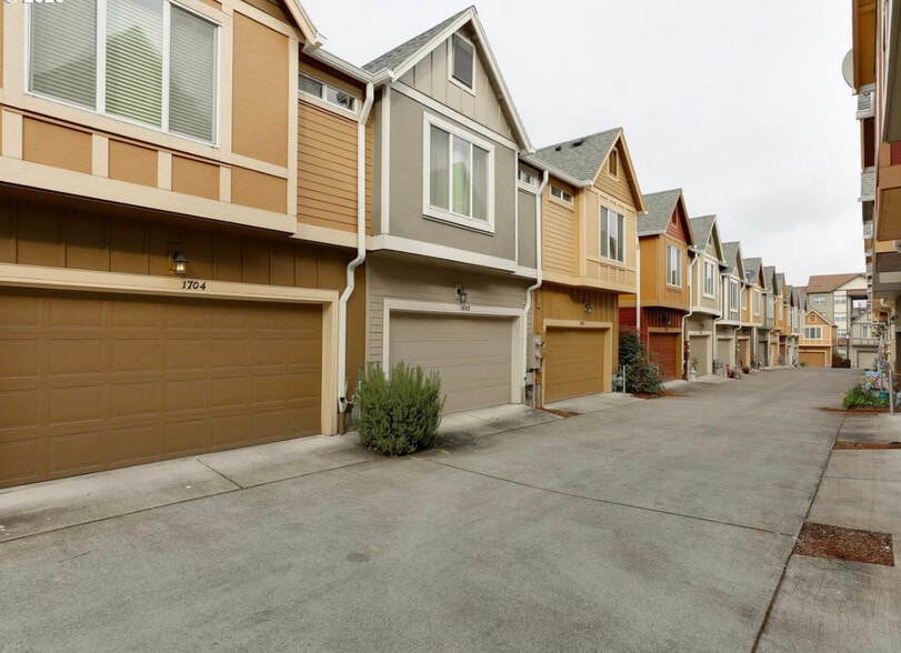 Building Photo - 1692 SW 173rd Ter