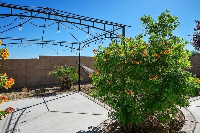 Building Photo - 10360 Sipple St