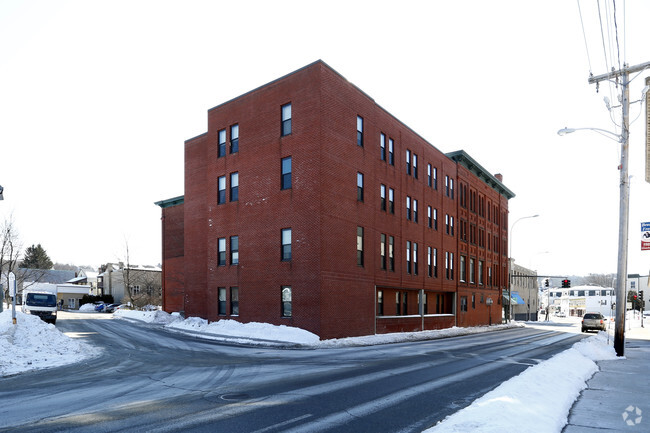 Building Photo - Pequoig House