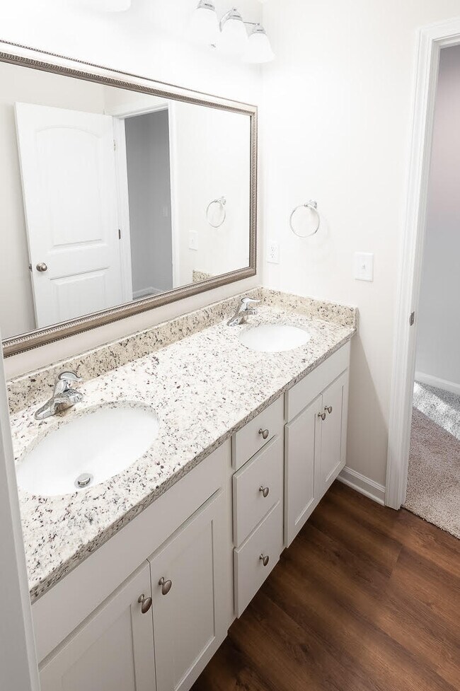 Building Photo - 220 Carvel Trl