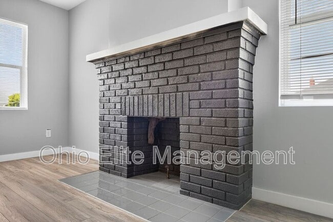 Building Photo - 1094 Oakwood Ave