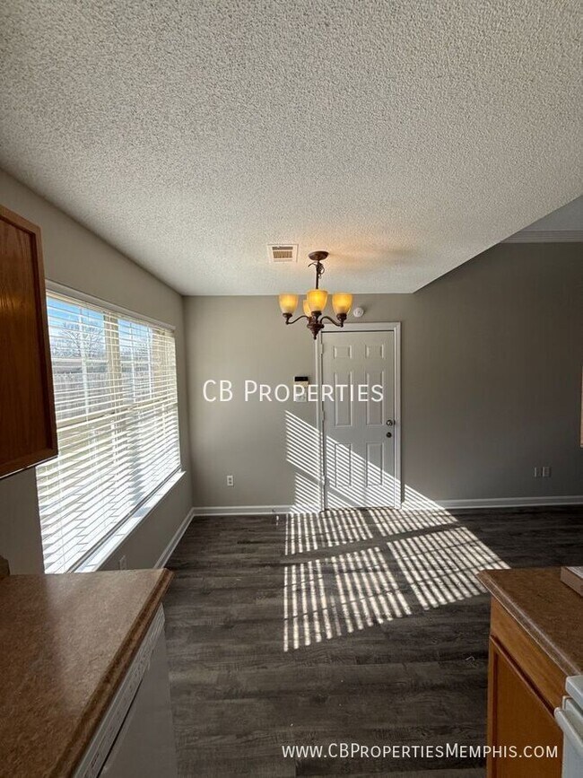 Building Photo - 175 Pine Ridge Ln