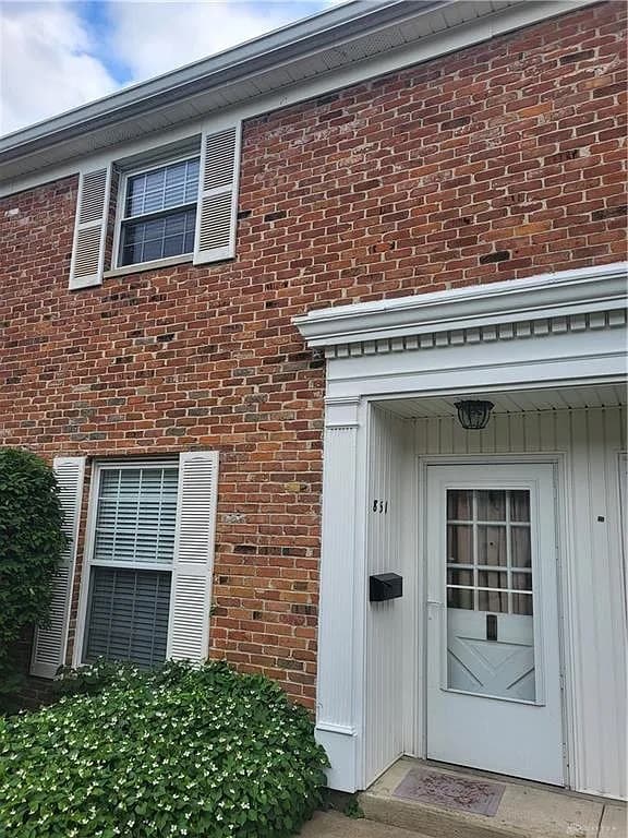 Building Photo - 851 Clareridge Ln